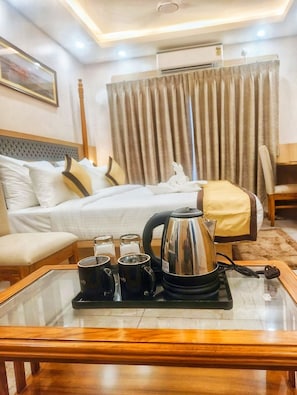 Superior Double Room, Partial Sea View | In-room safe, desk, laptop workspace, free WiFi