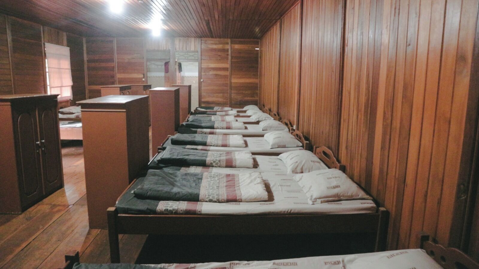 Dortoir Partagé, dortoir mixte, salle de bains commune