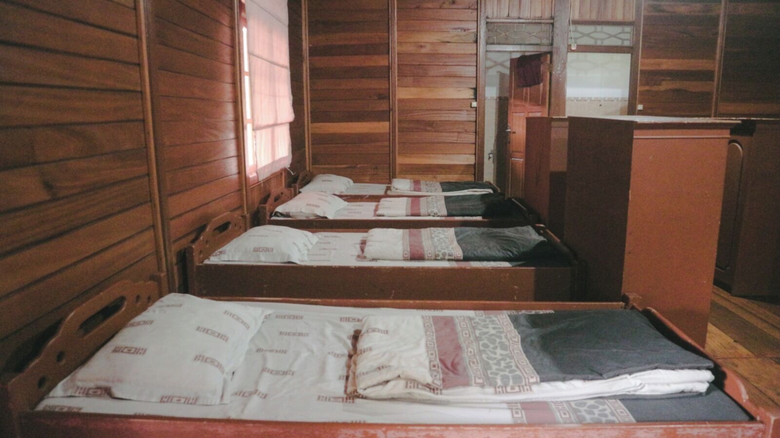Dortoir Partagé, dortoir mixte, salle de bains commune