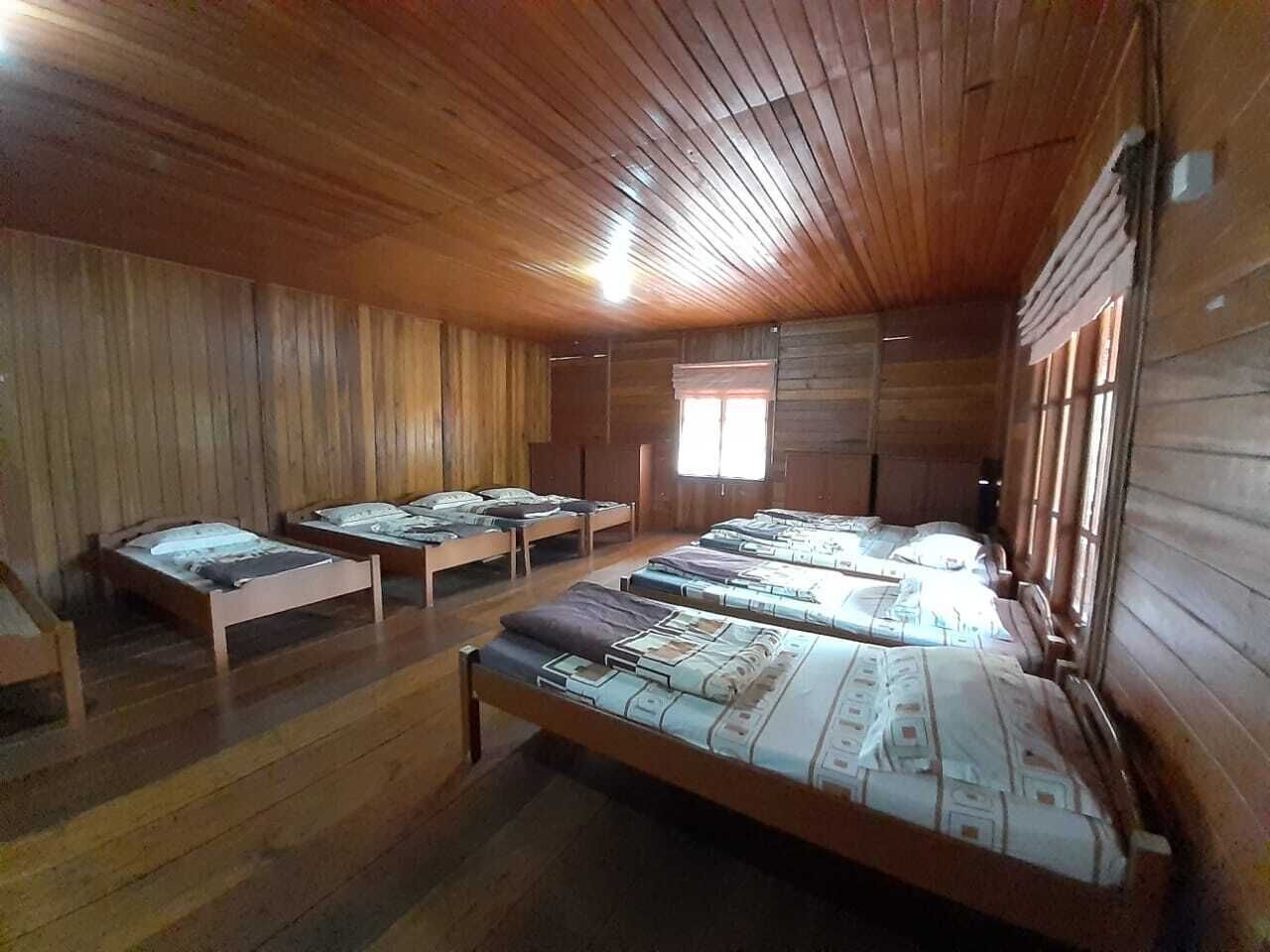Dortoir Partagé, dortoir mixte, salle de bains commune
