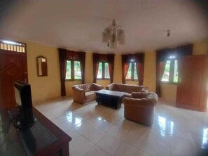 Villa, 4 Bedrooms | Living area