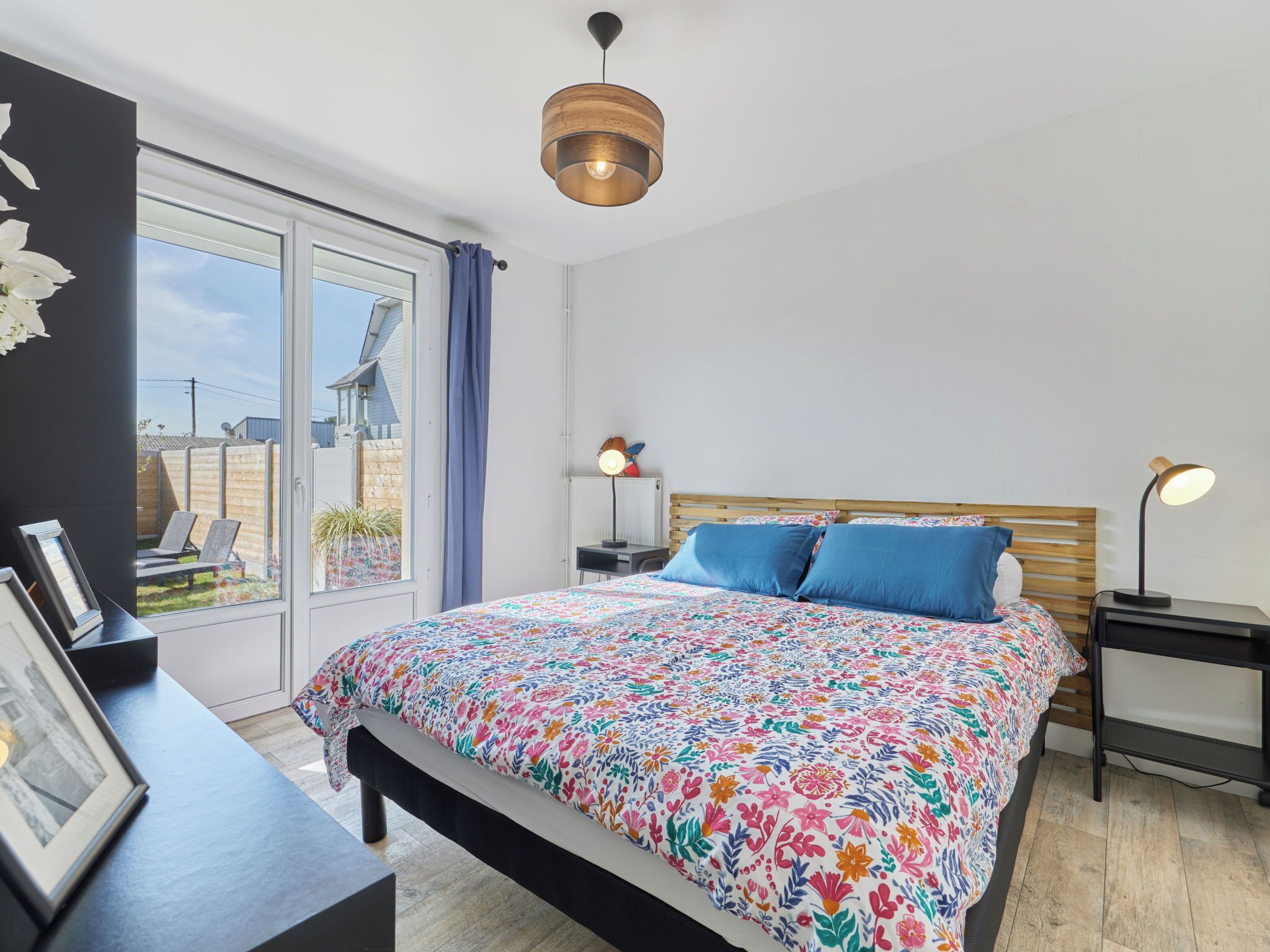 2 slaapkamers, een bureau, internet