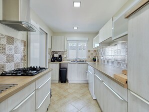 Refrigerador, microondas, horno y lavavajillas 