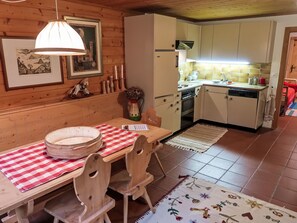 Fridge, oven, dishwasher, cookware/dishes/utensils - Rodas Soura 5 by Interhome (Savognin)