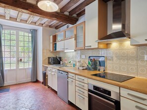 Fridge, cookware/dishes/utensils