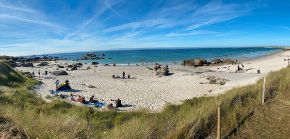 Beach nearby - Renovated House Ty Madeleine – 3 Minutes’ Walk from the Sea, Ideal for Families (Plounéour-Brignogan-plages)