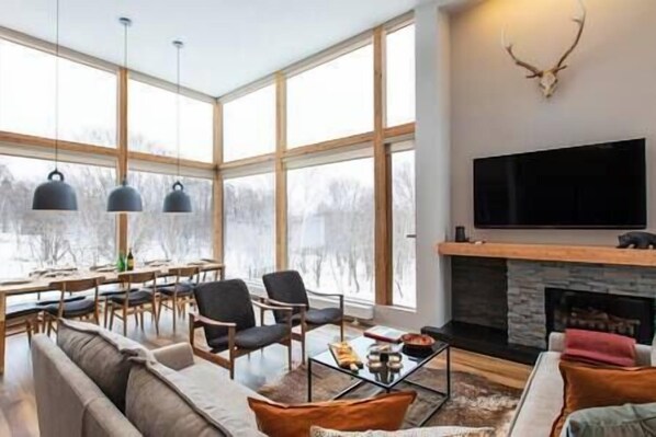 TV, books - Ukiyo Chalet by Elite Havens (Niseko)