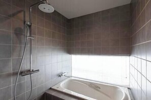 Haartrockner, Bidet, Toilettenpapier