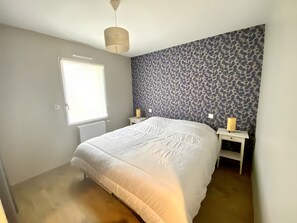 Silitysrauta/-lauta, Wi-Fi, vuodevaatteet