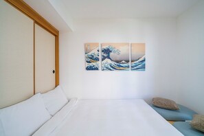 Leilighet – superior, 3 soverom, balkong, byutsikt | Strykejern/-brett og wi-fi (inkludert)