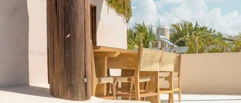 شقة حصرية - غرفتا نوم - منظر للخليج | شرفة/رواق