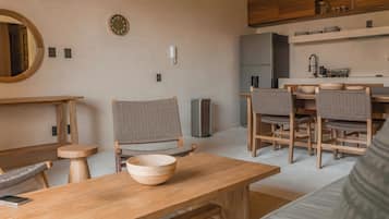 Exclusive Condo, 2 Bedrooms, Bay View | Living area | 45-inch Smart TV with satellite channels, streaming services