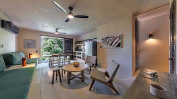 Exclusive Condo, 2 Bedrooms, Balcony, Bay View | Hypo-allergenic bedding, down comforters, Select Comfort beds