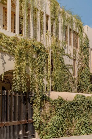 Mặt tiền nơi lưu trú