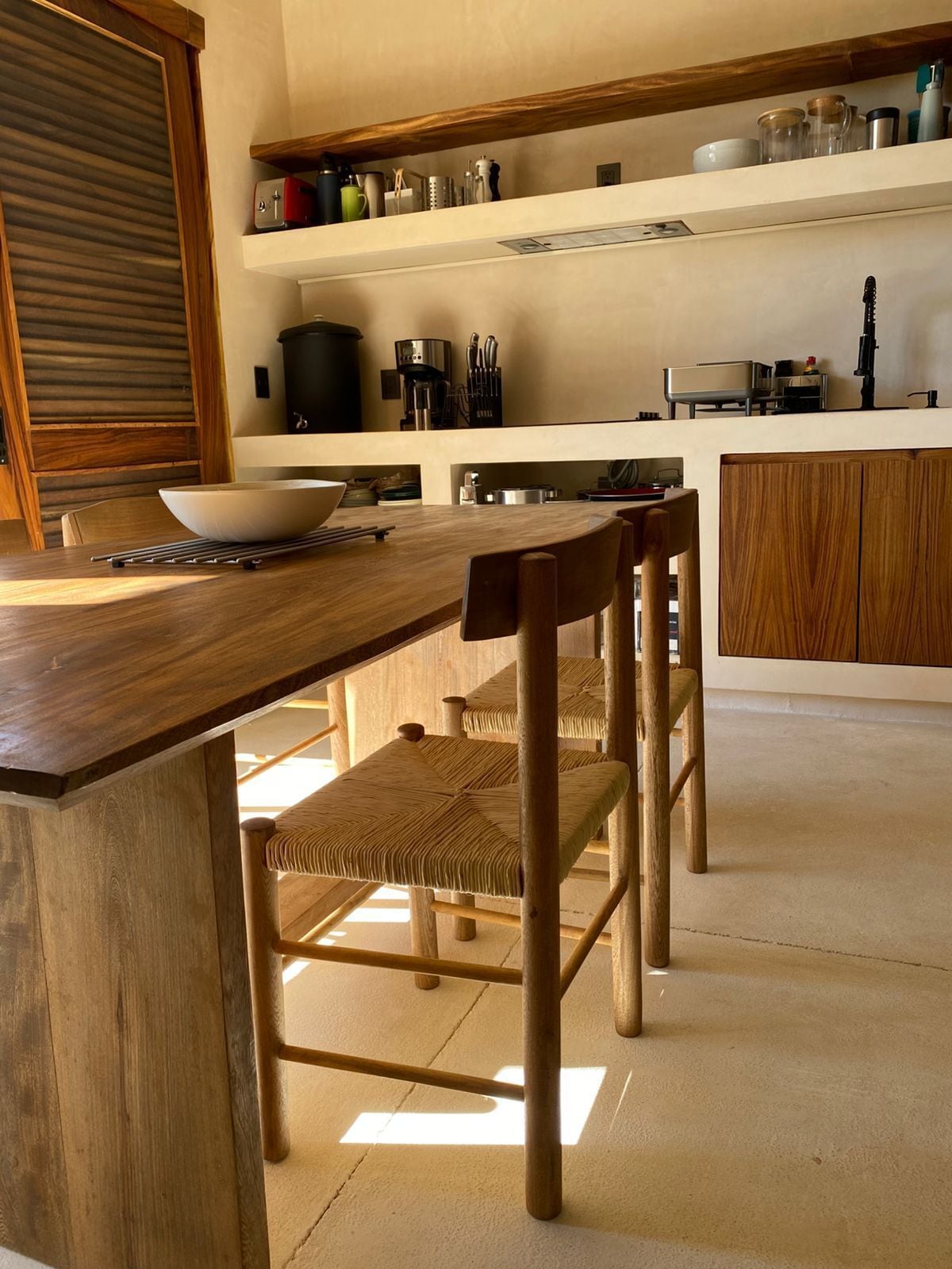 Apartamento exclusivo, 2 habitaciones, balcón, vistas a la bahía | Cocina privada | Frigorífico grande, placa de cocina, tostadora y plancha