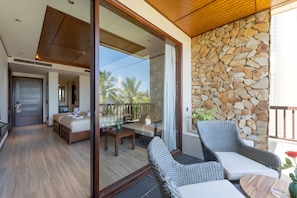 Quarto luxo, vista para a piscina | Camas com colchões pillow-top, frigobar, cofres nos quartos