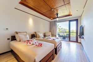 Deluxe Room, Pool View