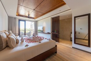 Quarto premier, vista para a piscina | Camas com colchões pillow-top, frigobar, cofres nos quartos