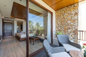 Quarto luxo, vista para a piscina | Sacada