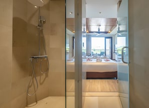 Deluxe Room, Pool View | Bathroom | Free toiletries, hair dryer, bathrobes, slippers