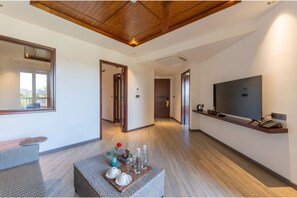 Family Room, Pool View