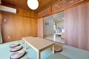 Apartment | Blackout drapes, iron/ironing board, free WiFi