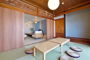 Apartment | Blackout drapes, iron/ironing board, free WiFi