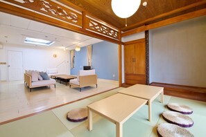 Apartment | Blackout drapes, iron/ironing board, free WiFi - ITOMAN IN (Itoman)
