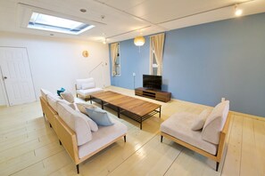 Apartment | Blackout drapes, iron/ironing board, free WiFi