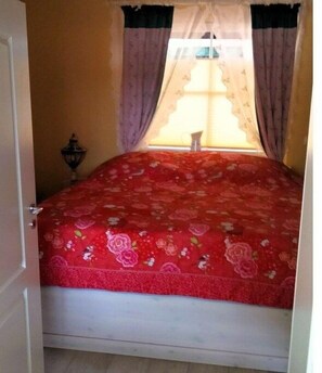 1 غرفة نوم ومكواة/لوح كي وخدمة الإنترنت وملاءات أسرّة