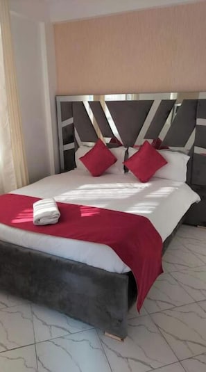 2 chambres, fer et planche à repasser, Wi-Fi, literie fournie