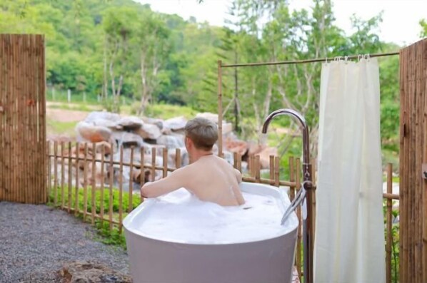 Outdoor spa tub - Tanuki house Khaoyai (Pak Chong)