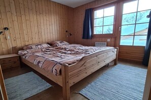 3 chambres, fer et planche à repasser, accès Internet, draps fournis