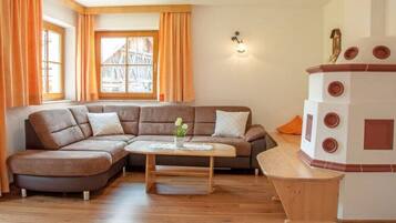 Smart TV, fireplace, DVD player