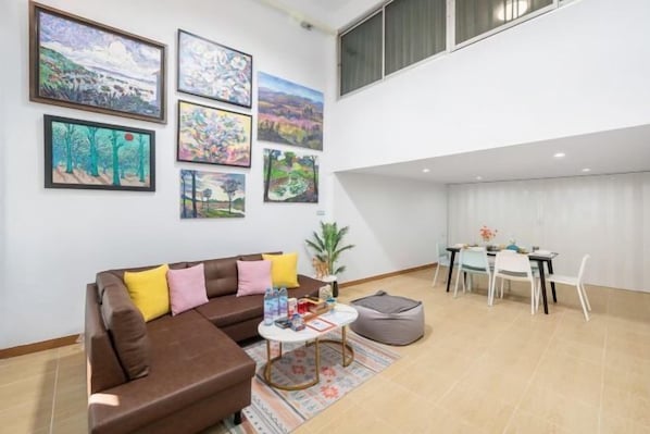 Living area - Chummy House: Khaosan 10-Min, Peace Haven (Bangkok)