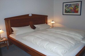 1 bedroom, iron/ironing board, Internet, bed sheets