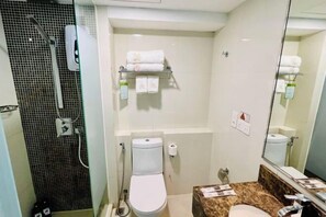 Room - Royal Crown Scsp 990 KK CBD near Imago (Kota Kinabalu)
