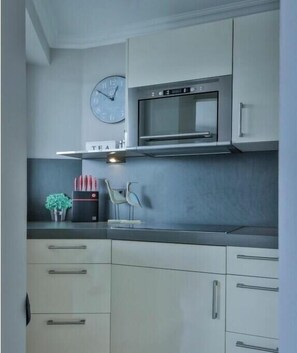 Fridge, stovetop, dishwasher, coffee/tea maker