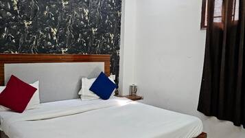 Deluxe Room | Rollaway beds, free WiFi, bed sheets