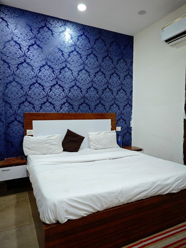 Rollaway beds, free WiFi, bed sheets