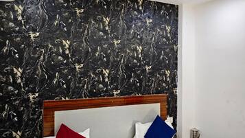 Deluxe Room | Rollaway beds, free WiFi, bed sheets