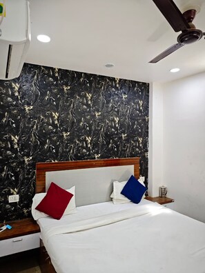 Deluxe Room - HOTEL SAI SHARNAM (New Delhi)