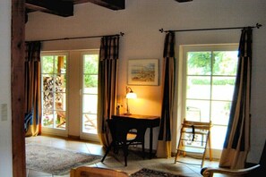 المنشأة من الداخل