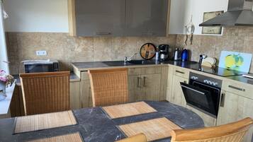 Fridge, oven, stovetop, dining tables