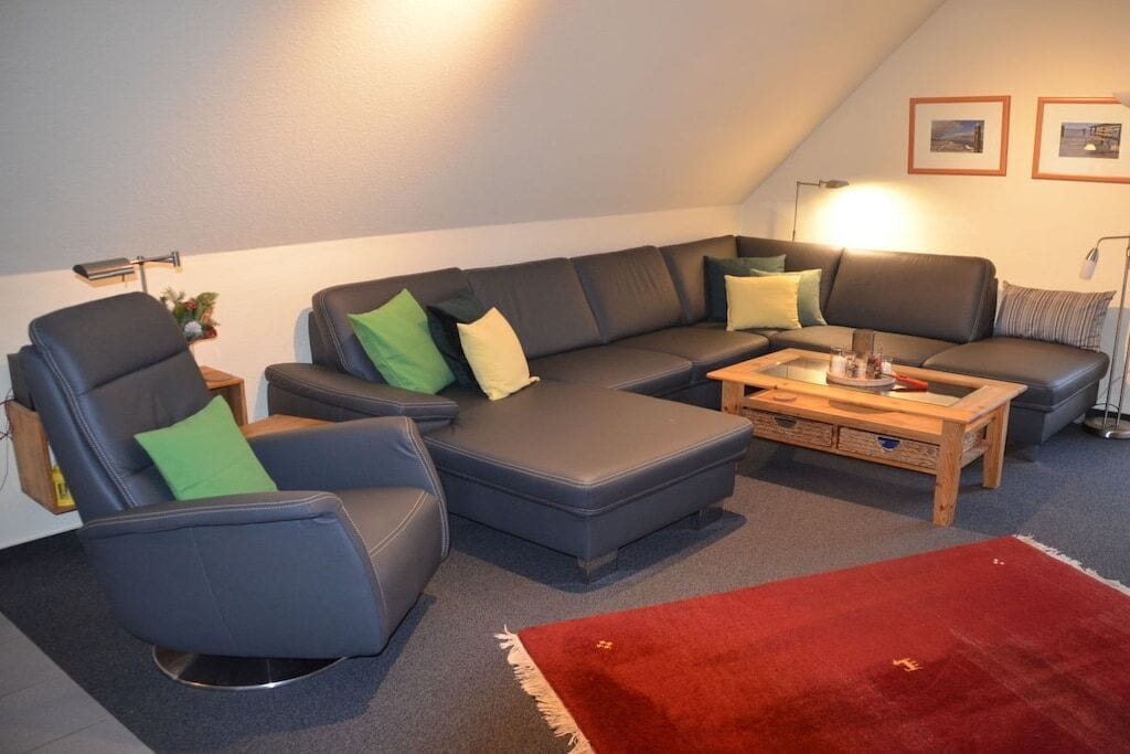 Smart TV, DVD player, books, stereo