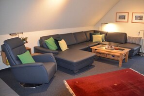 Smart TV, DVD player, books, stereo