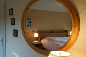 1 غرفة نوم ومكواة/لوح كي وخدمة الإنترنت وملاءات أسرّة