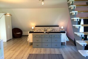 3 bedrooms, travel crib, free WiFi, bed sheets