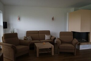 TV, fireplace, stereo