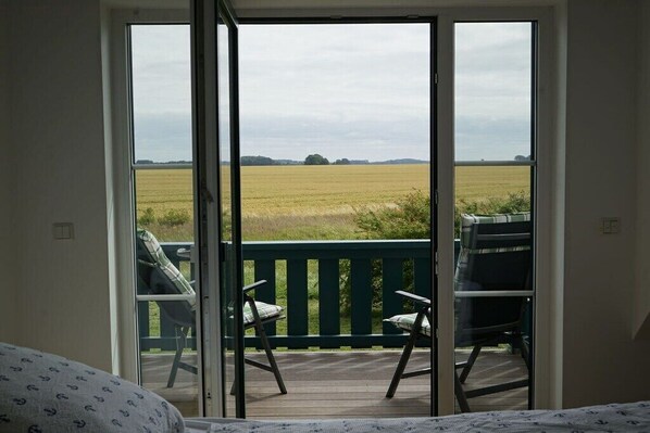 2 bedrooms, iron/ironing board, bed sheets